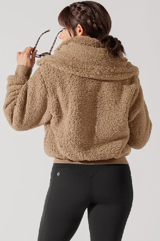 The Kinsley Bomber Jacket in Faux Sherpa - Teddy Bear Brown