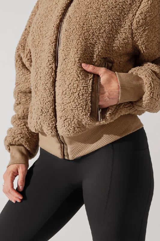 The Kinsley Bomber Jacket in Faux Sherpa - Teddy Bear Brown